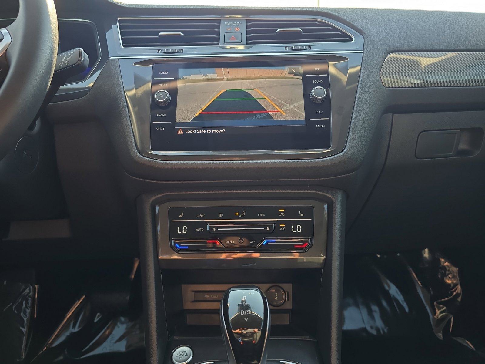 2023 Volkswagen Tiguan SE photo 14