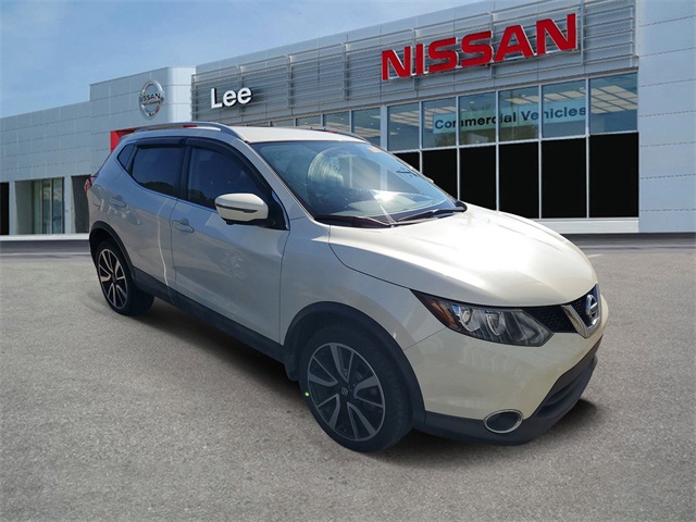 2017 Nissan Rogue Sport SL's photo