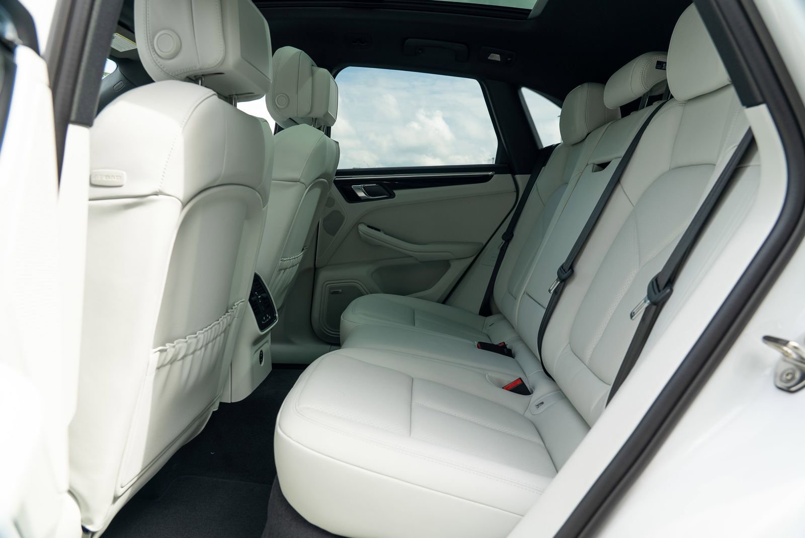 2025 Porsche Macan Base photo 38