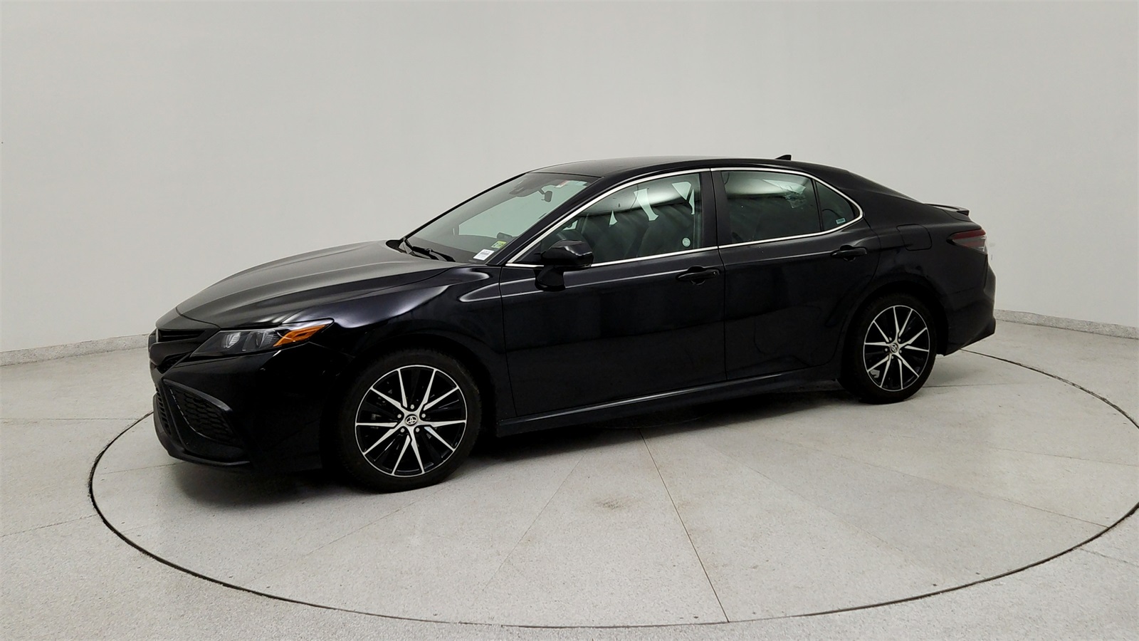 2024 Toyota Camry SE photo 3