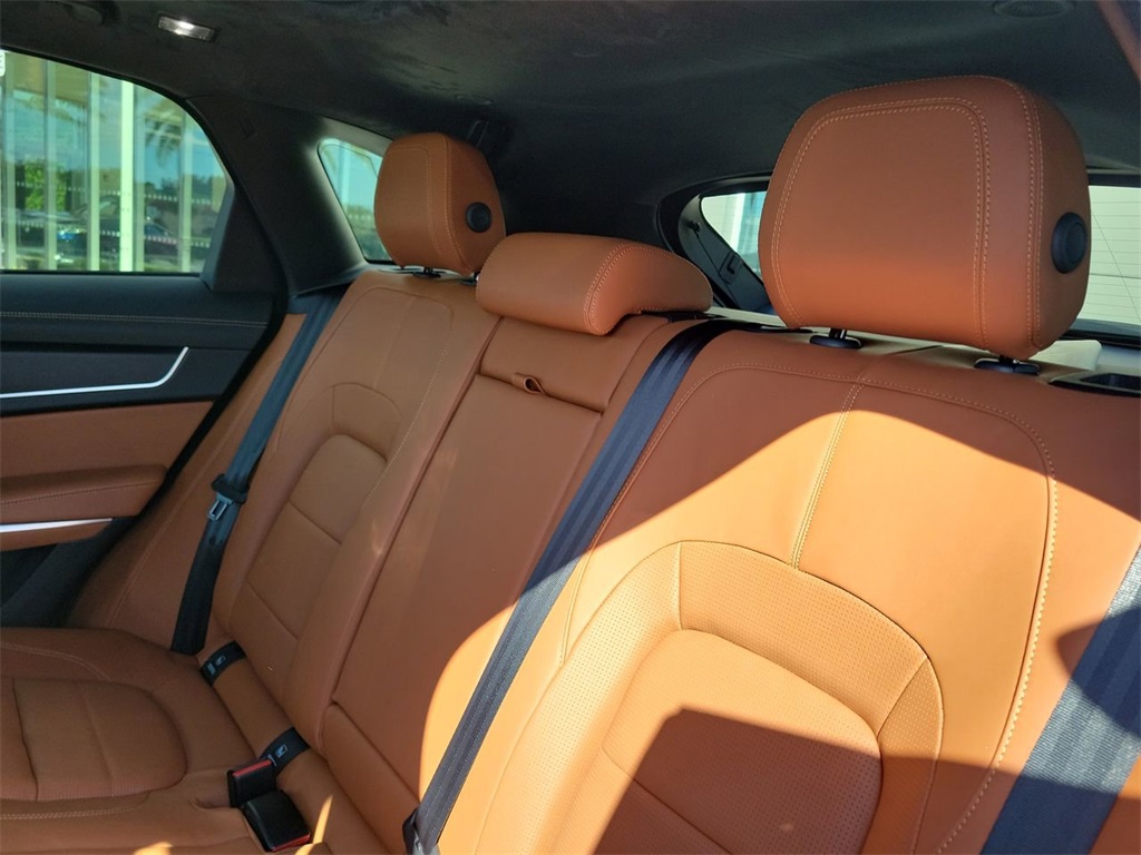 2026 Jaguar F-PACE P400 R-Dynamic S photo 10