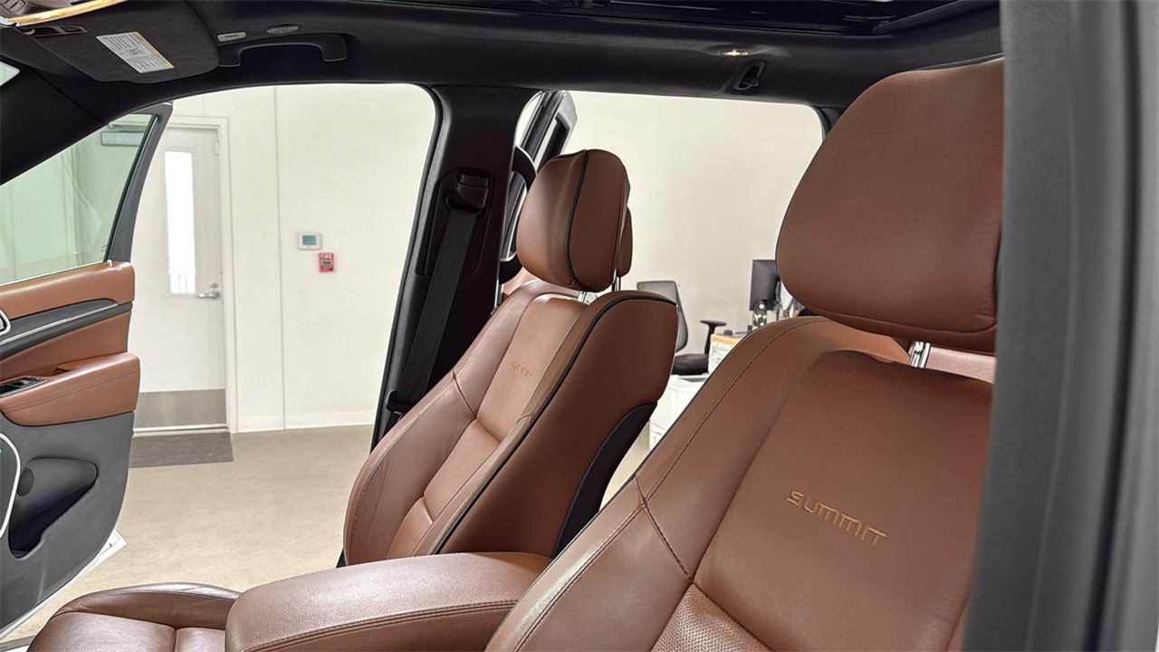 2020 Jeep Grand Cherokee Summit photo 13
