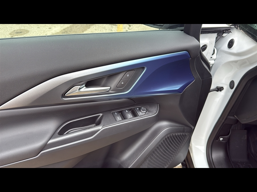 2025 Chevrolet Equinox EV 1LT photo 6