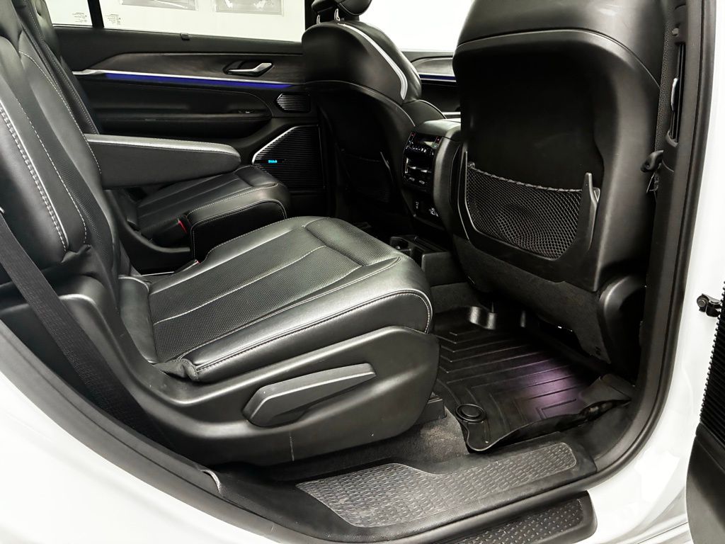 2022 Jeep Grand Cherokee Overland photo 26