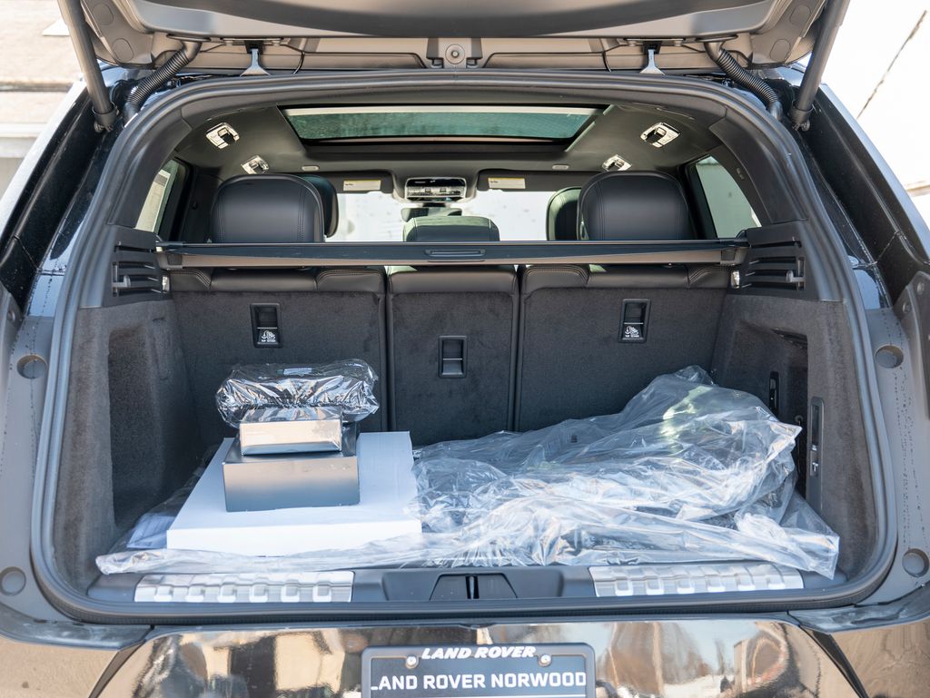 2025 Land Rover Range Rover Sport SE photo 25