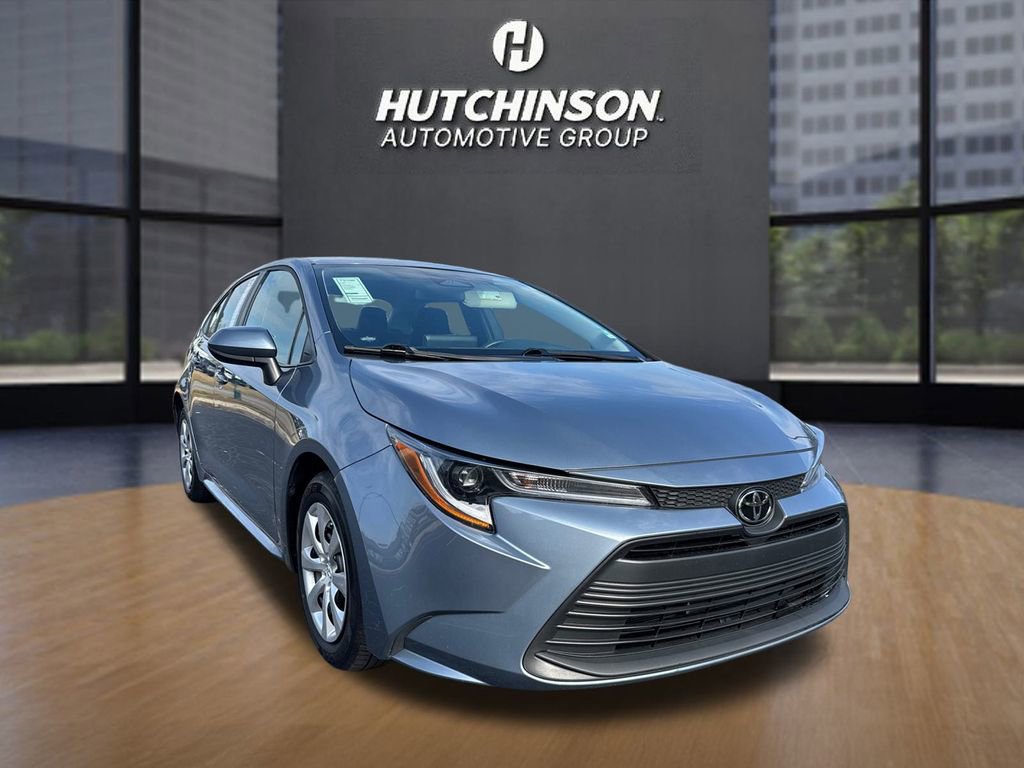2025 Toyota Corolla LE's photo