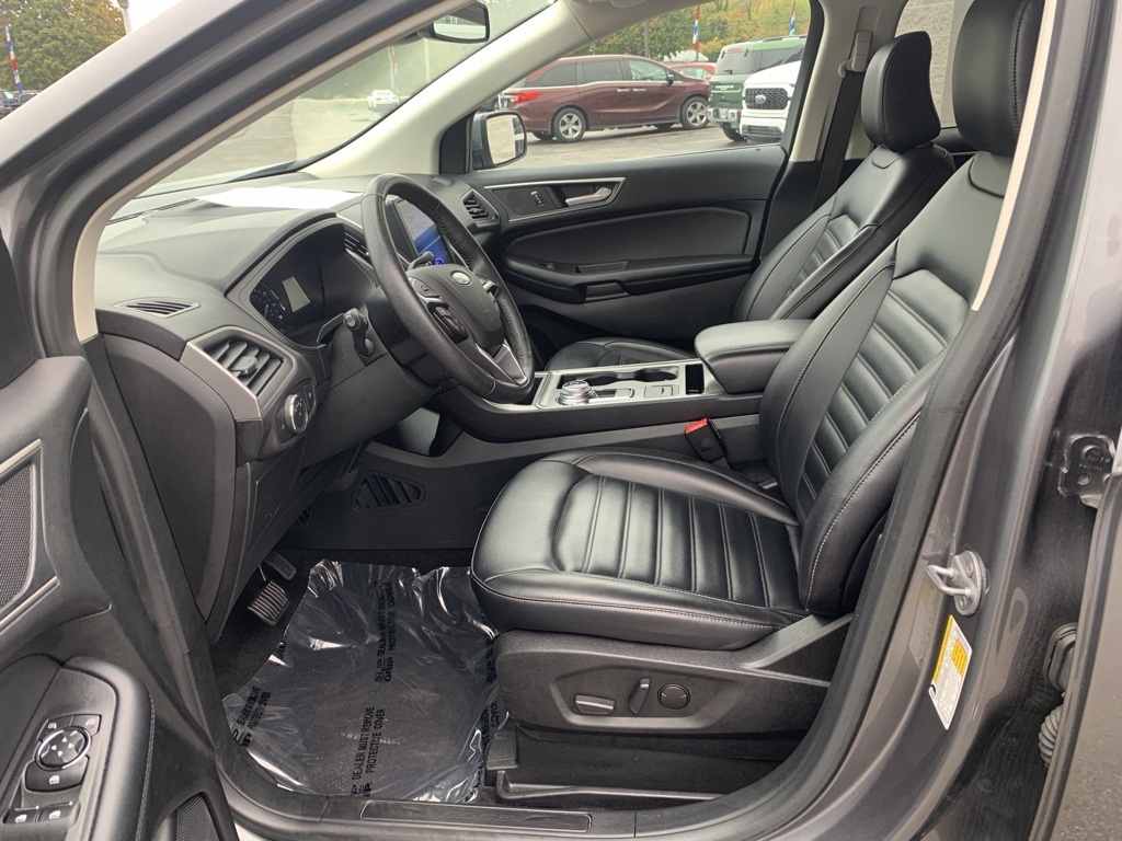 2022 Ford Edge SEL photo 4