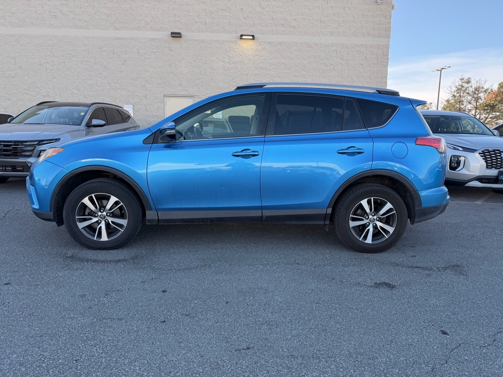 Used 2018 Toyota RAV4 XLE with VIN JTMRFREV6JD245619 for sale in Kansas City