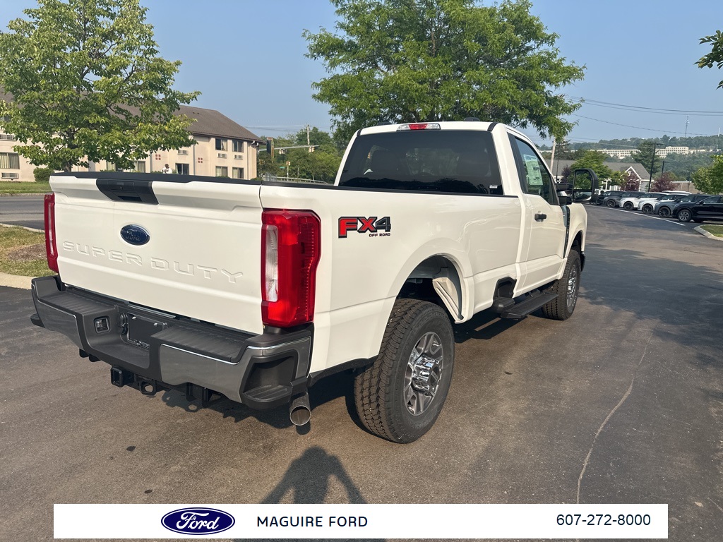 2025 Ford F-250 XLT photo 4