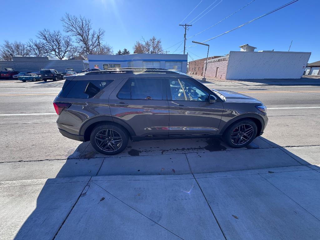 2026 Ford Explorer ST photo 3