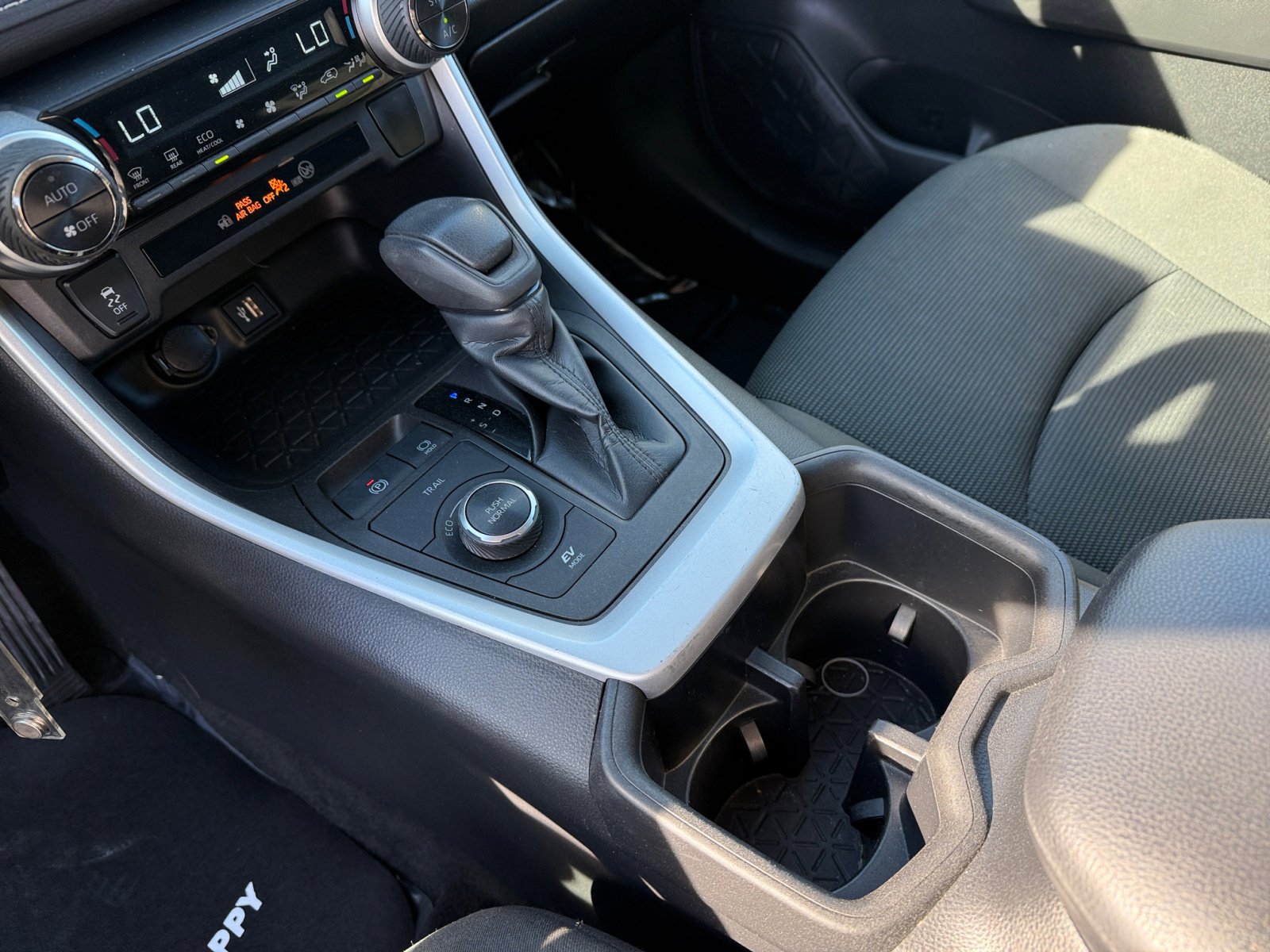 2023 Toyota RAV4 Hybrid LE photo 12