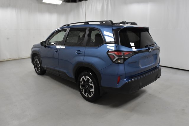 2025 Subaru Forester Premium photo 5