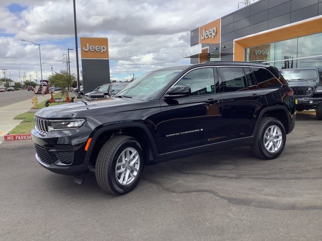 2025 Jeep Grand Cherokee Laredo X photo 3