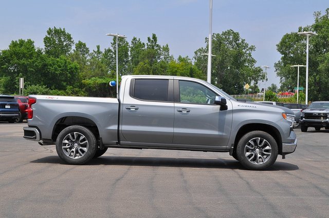 2025 Chevrolet Silverado 1500 LT photo 2