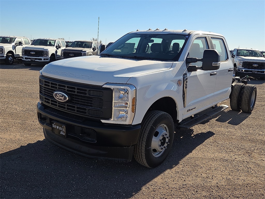 2026 Ford F-350 Super Duty Chassis Cab XL's photo