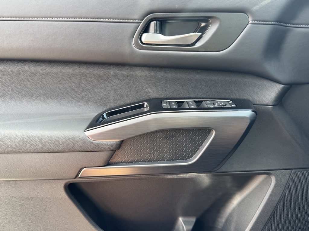 2025 Nissan Pathfinder SL photo 11