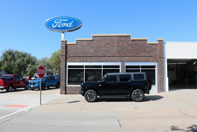 2025 Ford Bronco 4-Door Outer Banks's photo