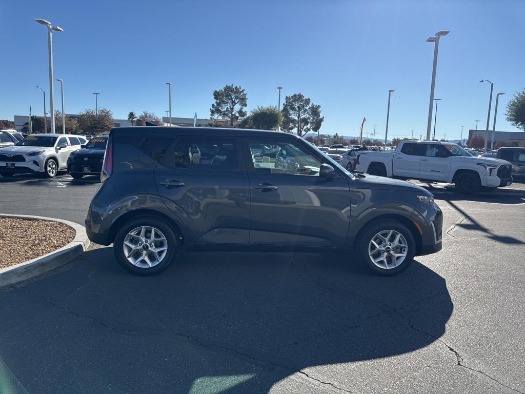 2024 Kia Soul LX photo 4