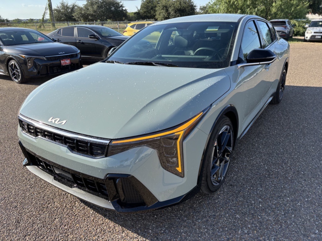 2025 Kia K4 GT-Line photo 3