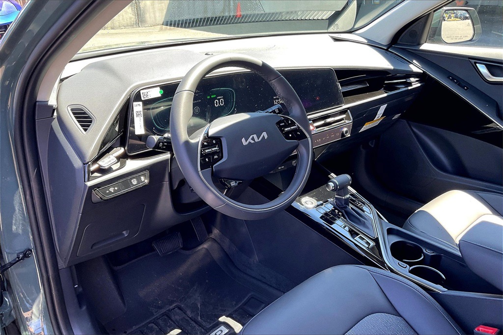 2025 Kia Niro EX photo 6