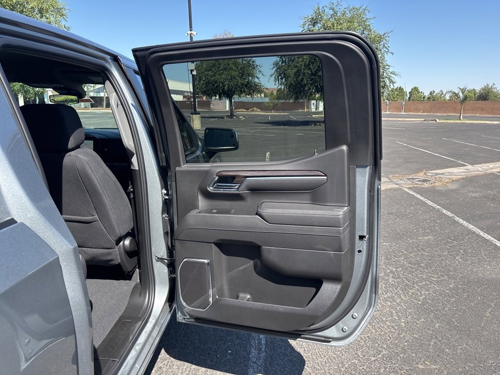 2025 Chevrolet Silverado 1500 LT photo 19