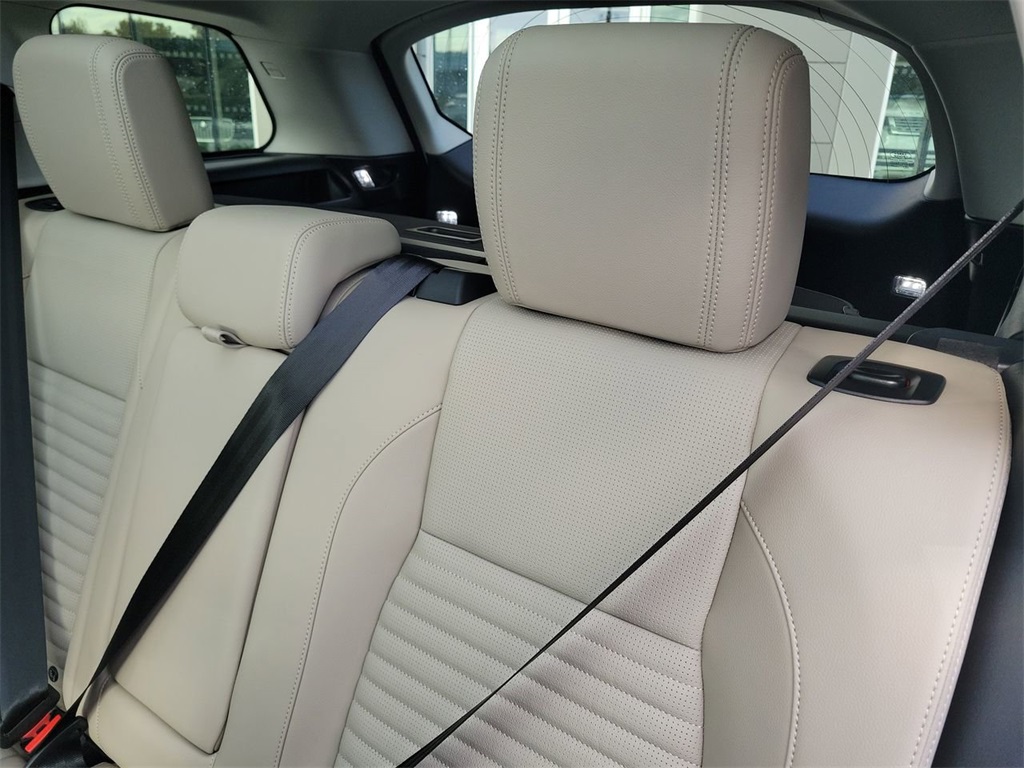 2025 Land Rover Discovery Sport S photo 14