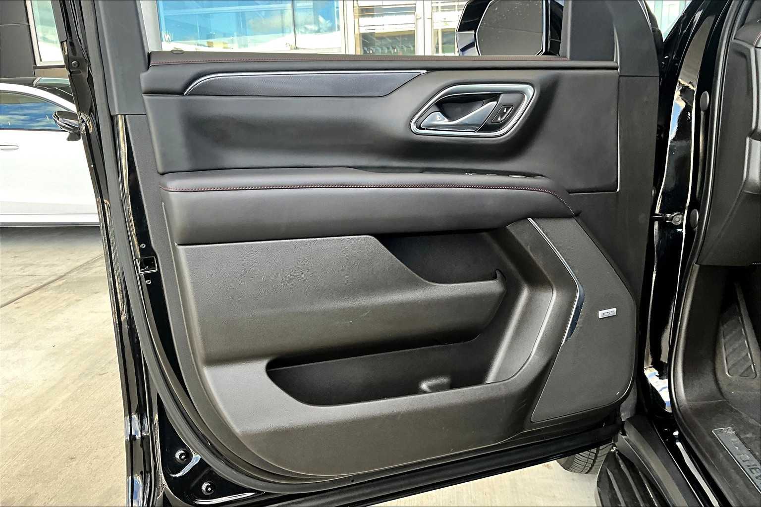2021 Chevrolet Suburban RST photo 17