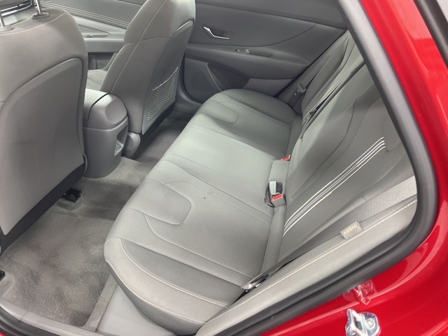 2024 Hyundai Elantra SEL Convenience photo 11