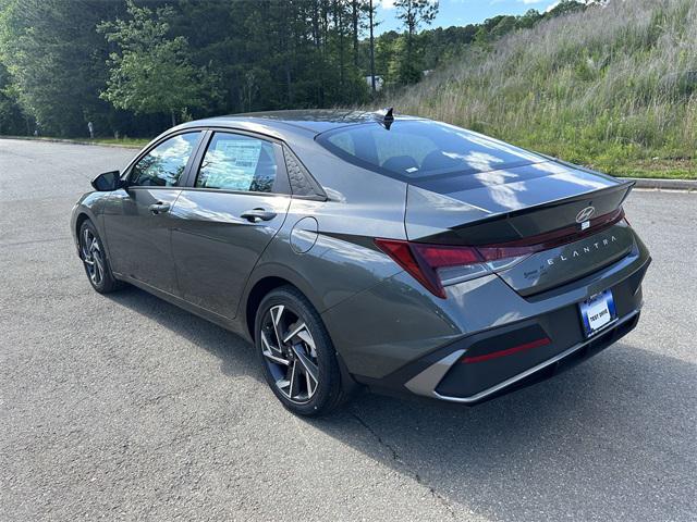 2025 Hyundai Elantra SEL Sport photo 3