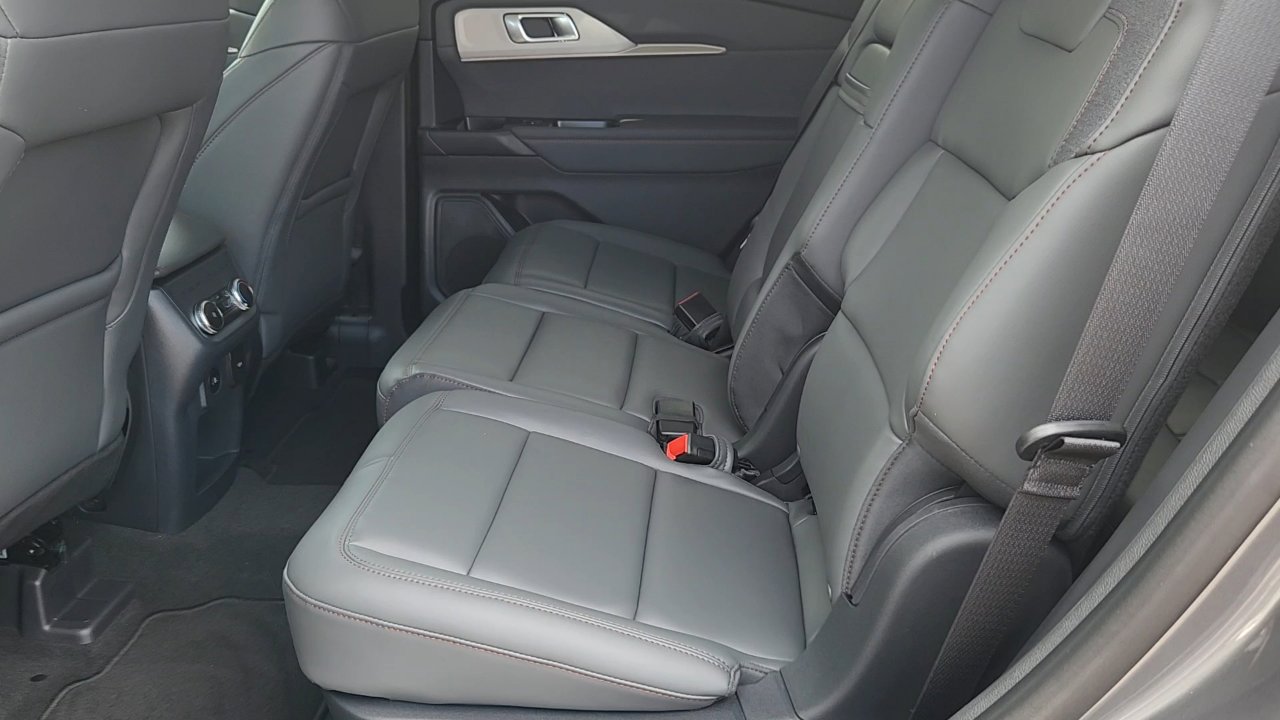 2025 Ford Explorer photo 14