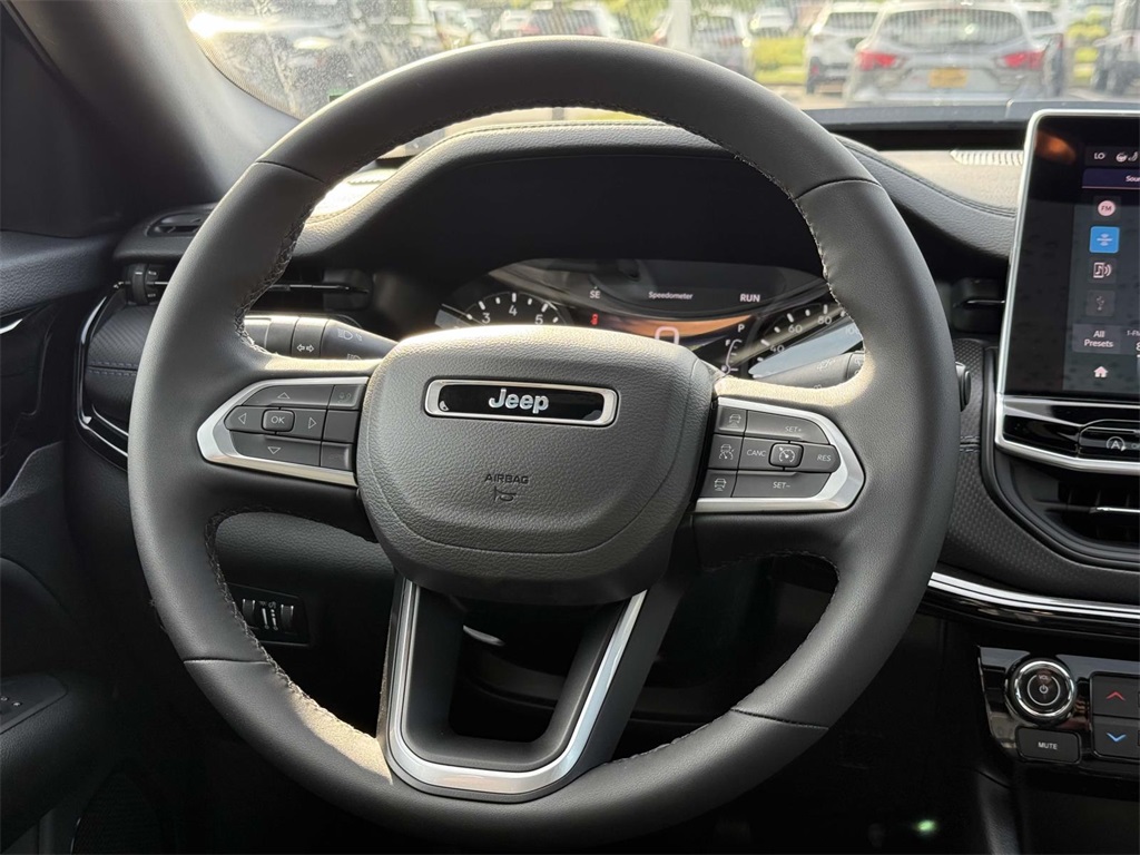 2025 Jeep Compass Limited photo 17