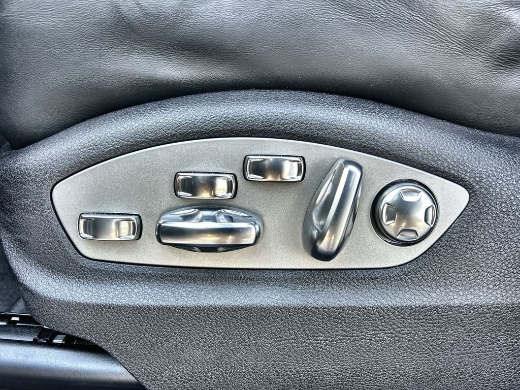 2024 Porsche Macan Base photo 16