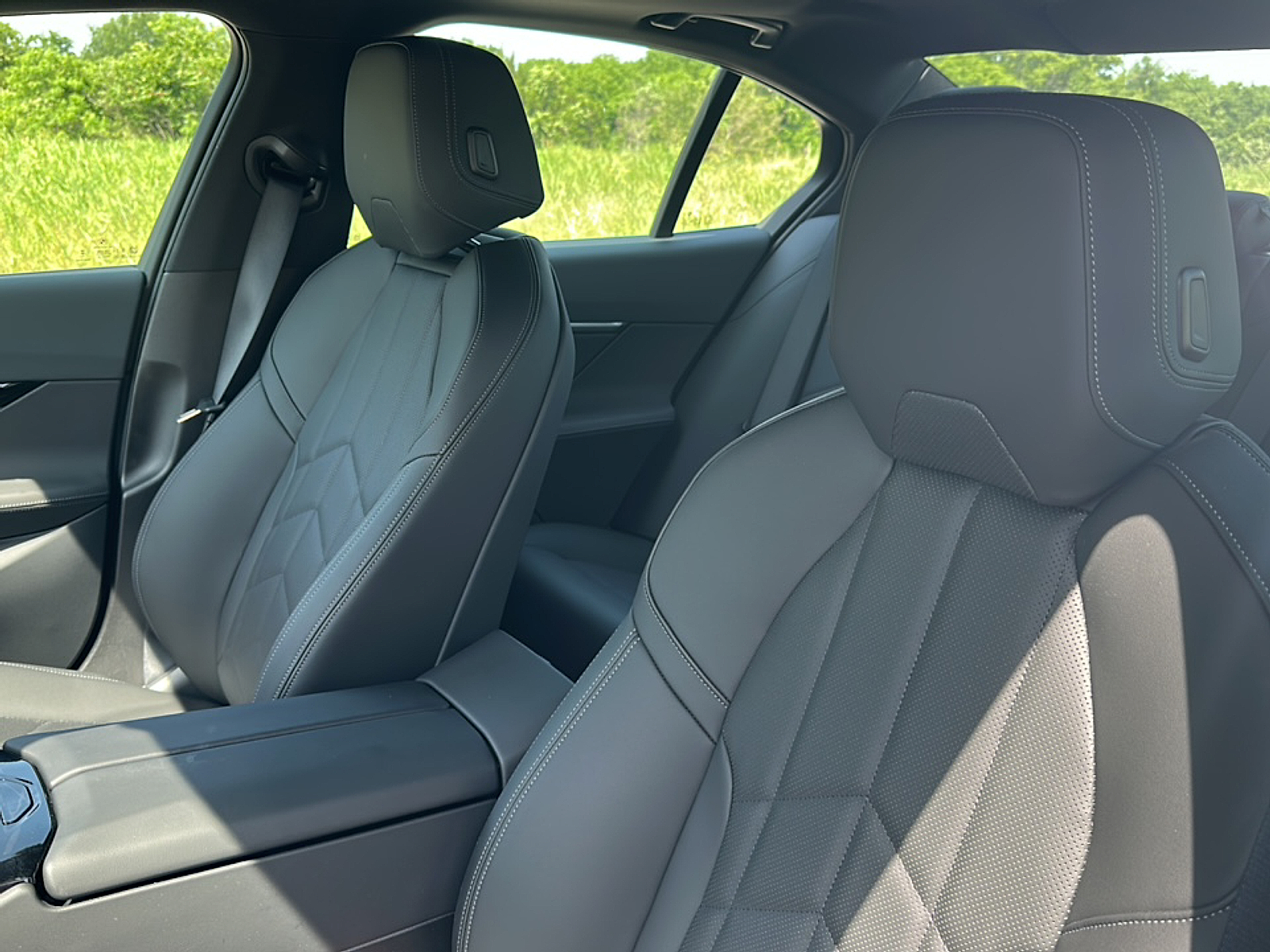 New 2025 Brooklyn Grey Metallic BMW i image 9