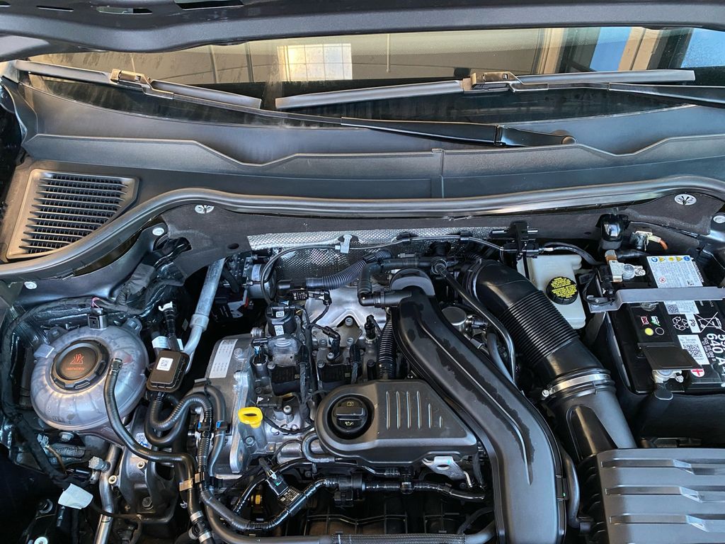 2024 Volkswagen Taos SE photo 18