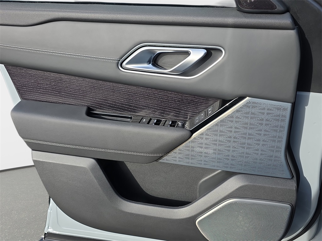 2023 Land Rover Range Rover Velar P400 HST photo 24