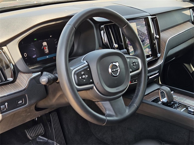2022 Volvo XC60 B5 Momentum photo 23