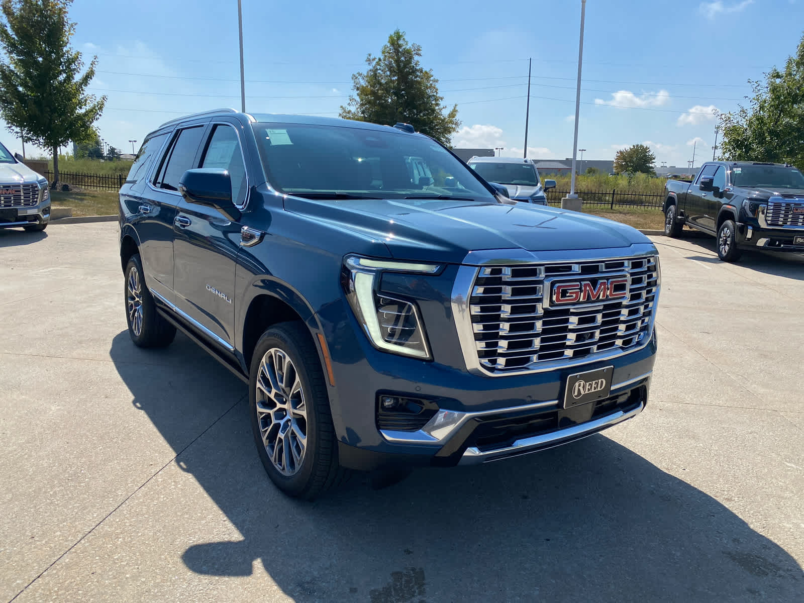 2025 Gmc Yukon Denali photo 3