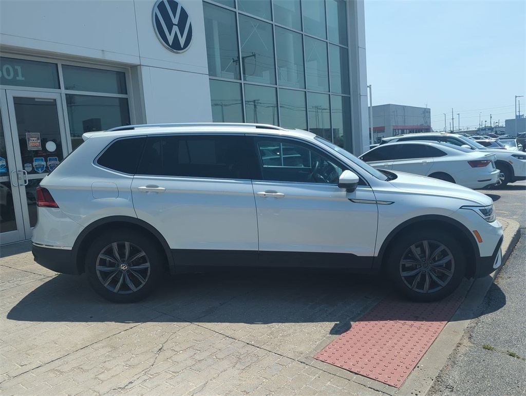 2023 Volkswagen Tiguan SE photo 9