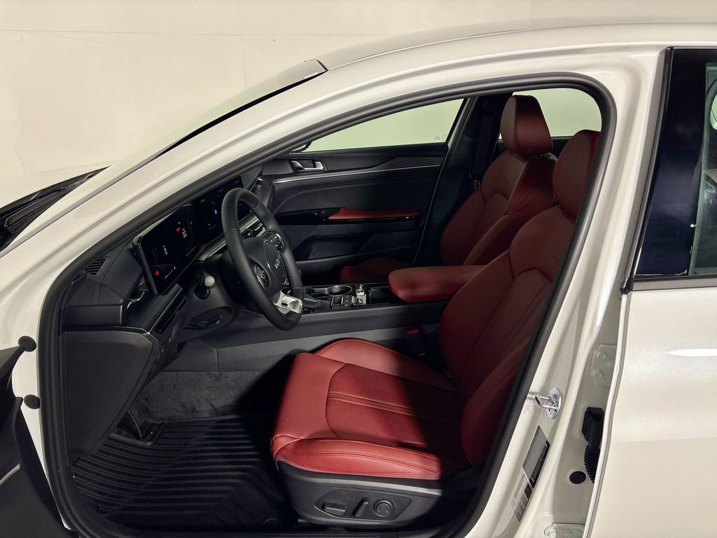 2026 Kia K5 GT-Line photo 11