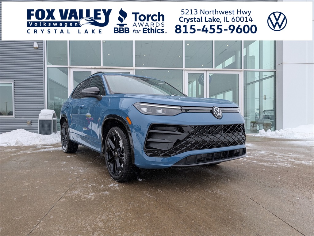 2026 Volkswagen Tiguan SE R-Line Black's photo