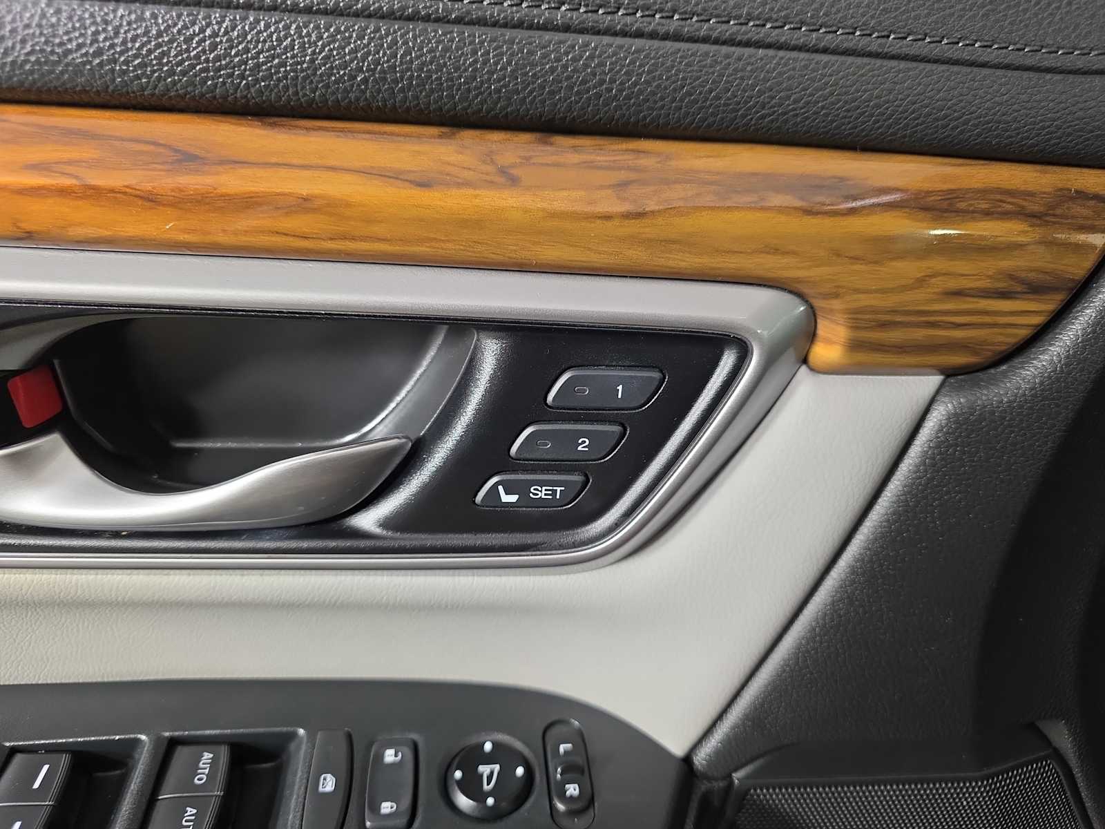 2020 Honda CR-V Hybrid Touring photo 25