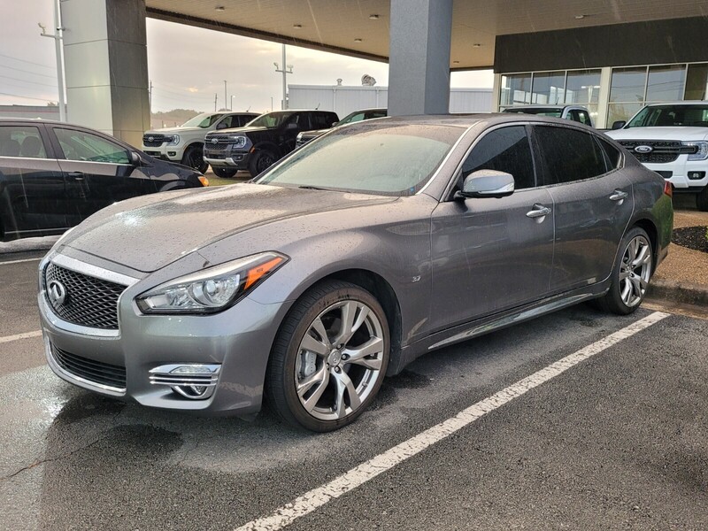 2018 Infiniti Q70 Luxe photo 4