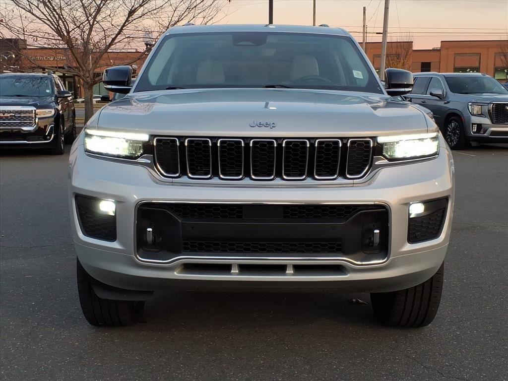 2022 Jeep Grand Cherokee Overland photo 3