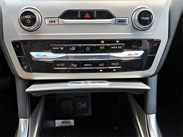 2023 Ford Explorer XLT photo 20