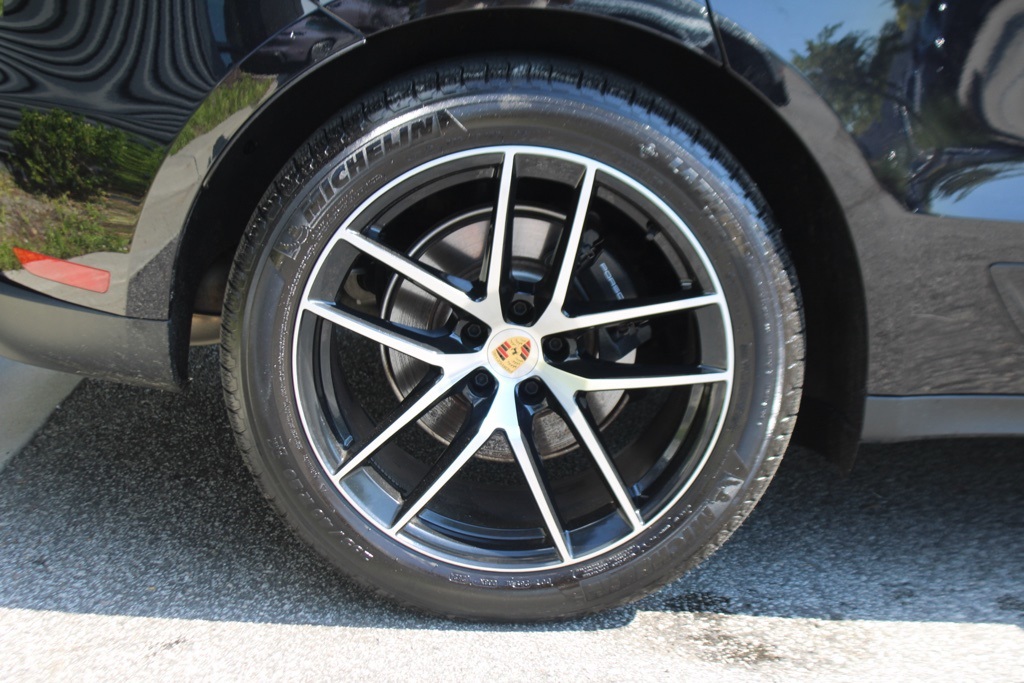 2025 Porsche Macan T photo 14