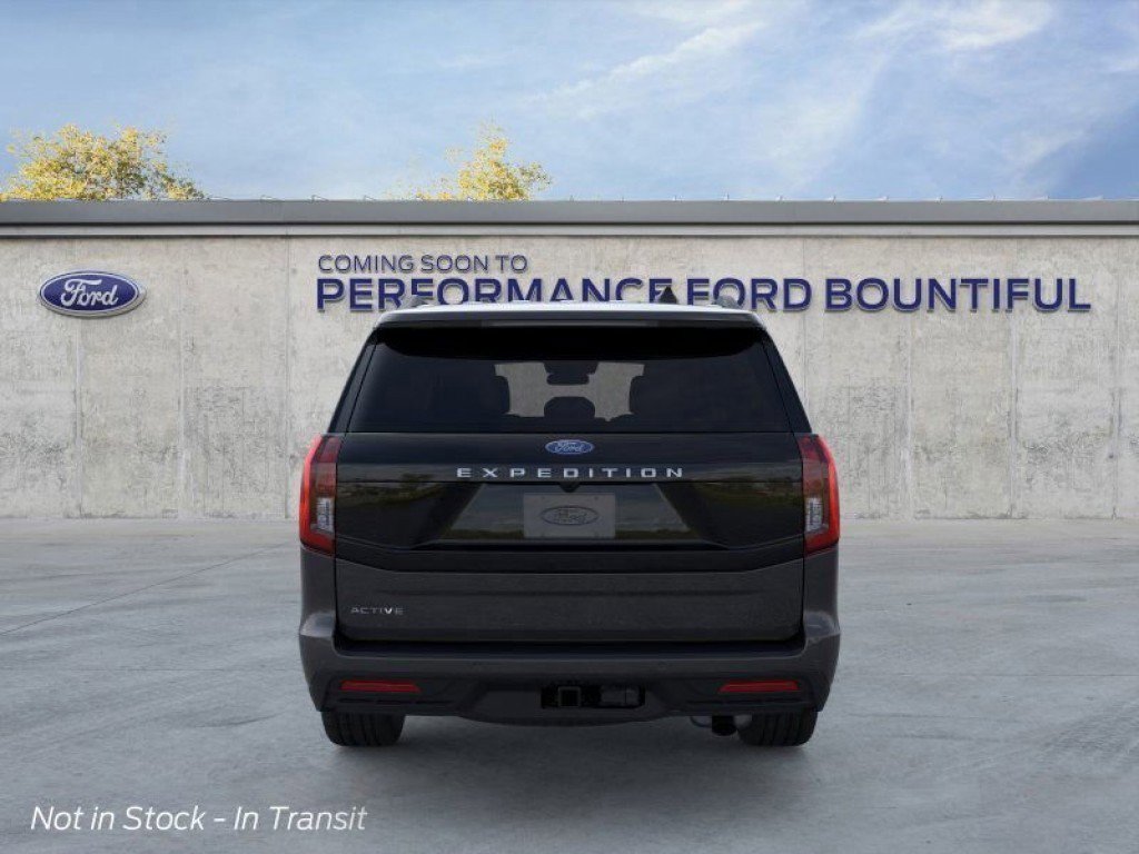 2025 Ford Expedition photo 2