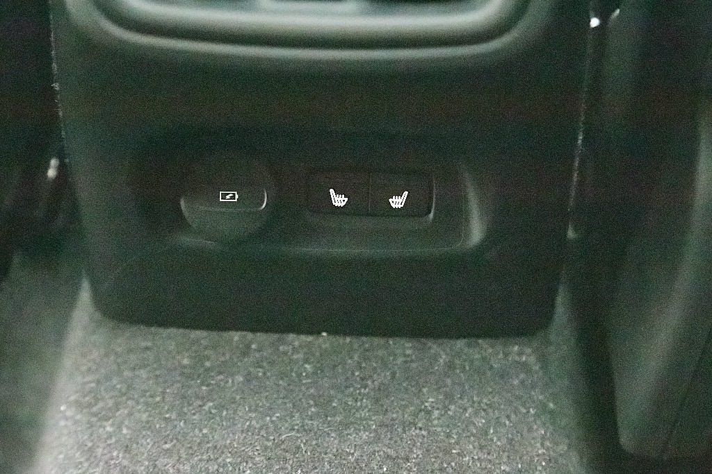 2023 VOLVO XC40 - Image 22