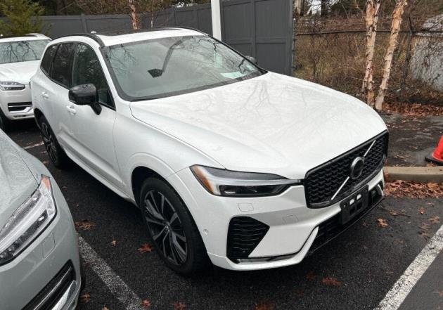 2023 Volvo XC60 Plus's photo