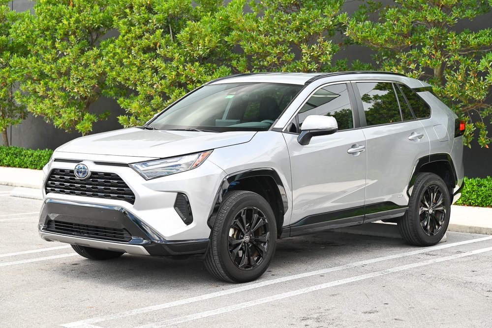 2023 Toyota RAV4 SE's photo