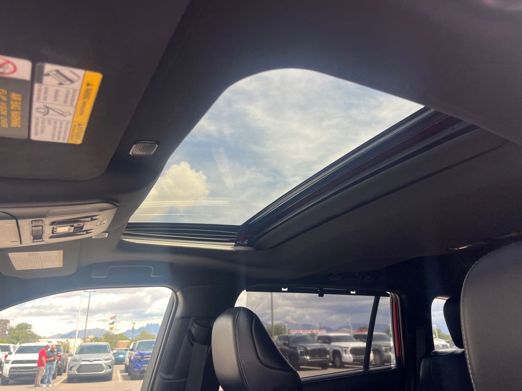 2023 Toyota Highlander XSE photo 24